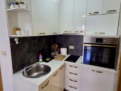 Rent, one bedroom apartment, 40m², Dobrota, Kotor - image 3