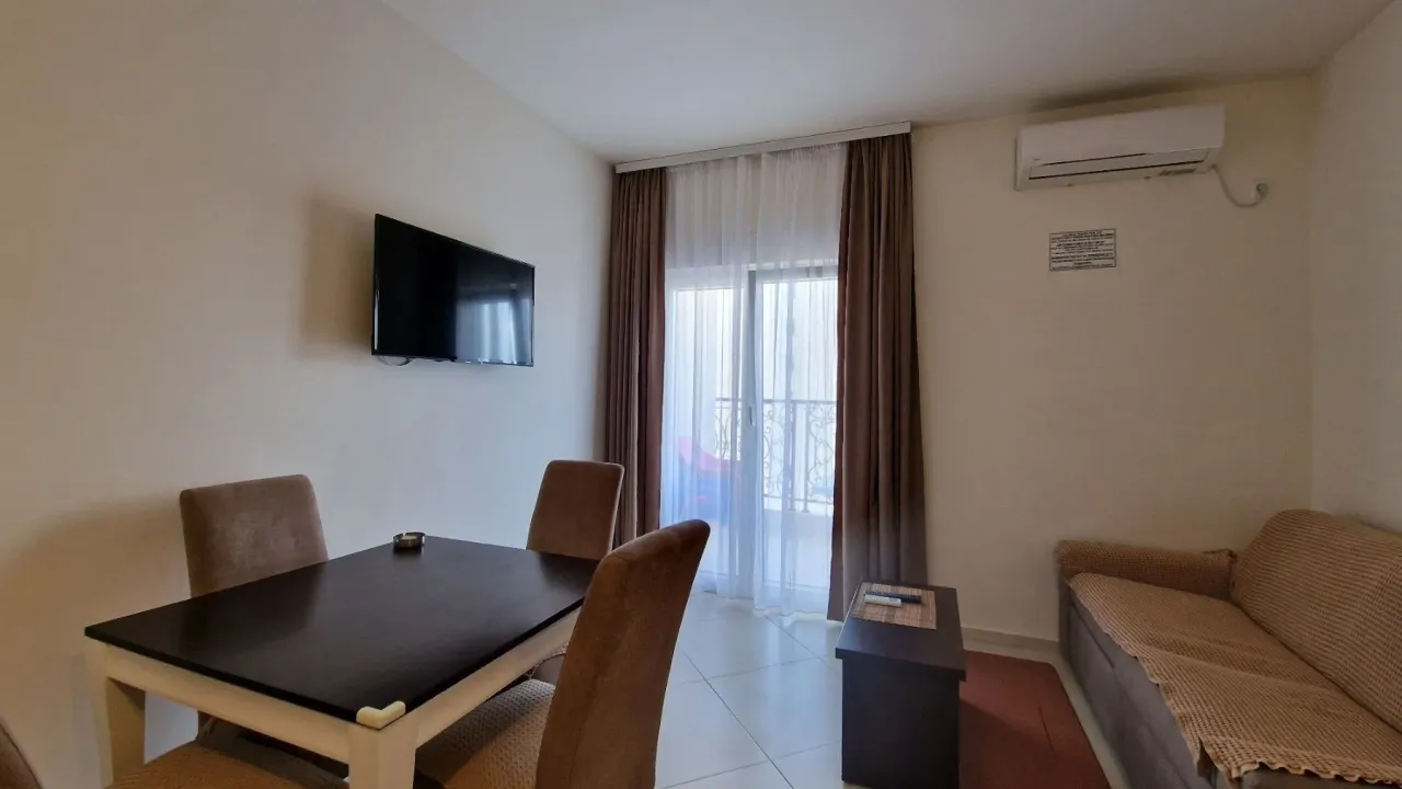 Izdavanje, jednosoban stan, 45m², Bečići, Budva