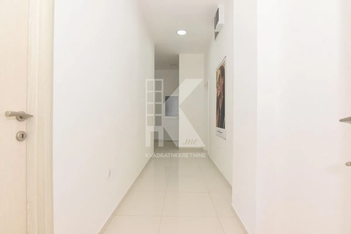 Prodaja, kuća, 752m², Zelenika, Podgorica