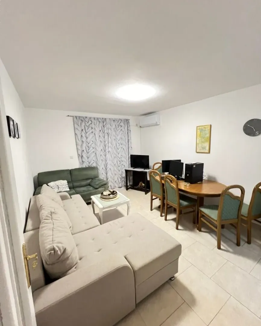Rent, one bedroom apartment, 63m², Kava, Tivat