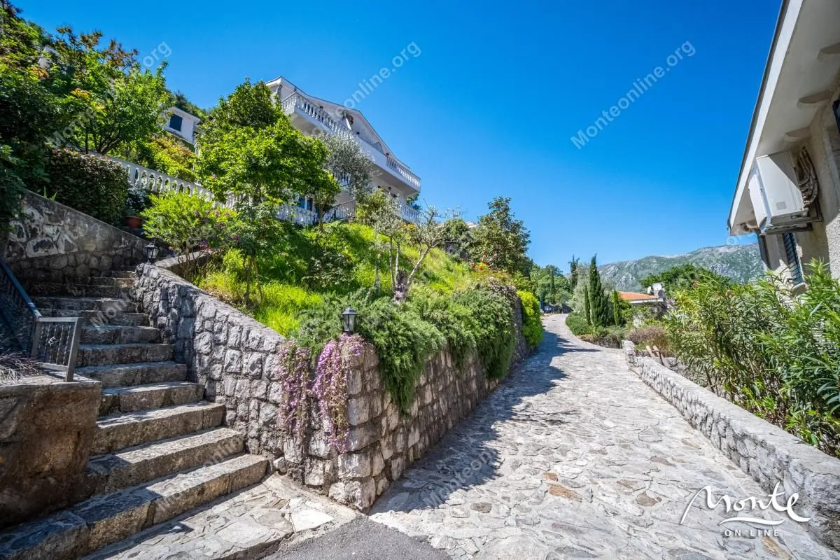 Prodaja, dvosoban stan, 92m², Kostanjica, Kotor