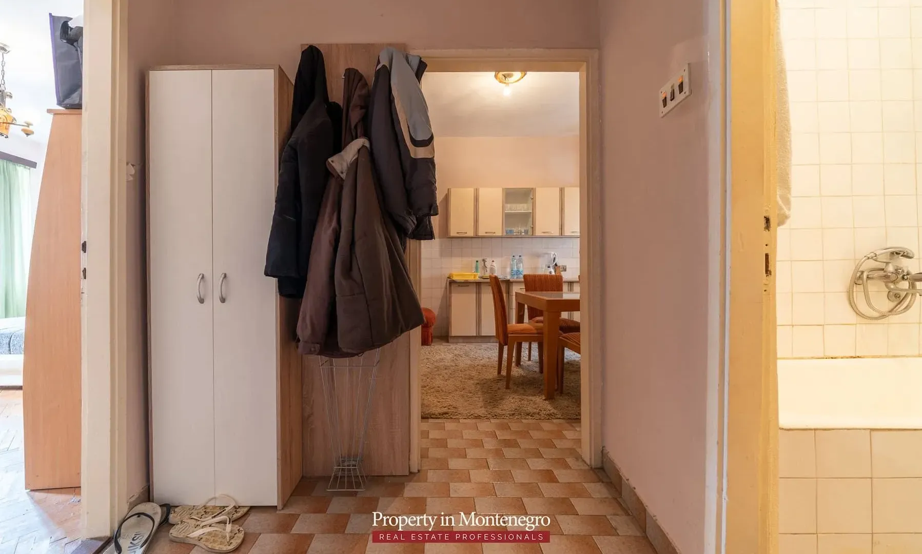 Prodaja, jednosoban stan, 42m², Perast, Kotor