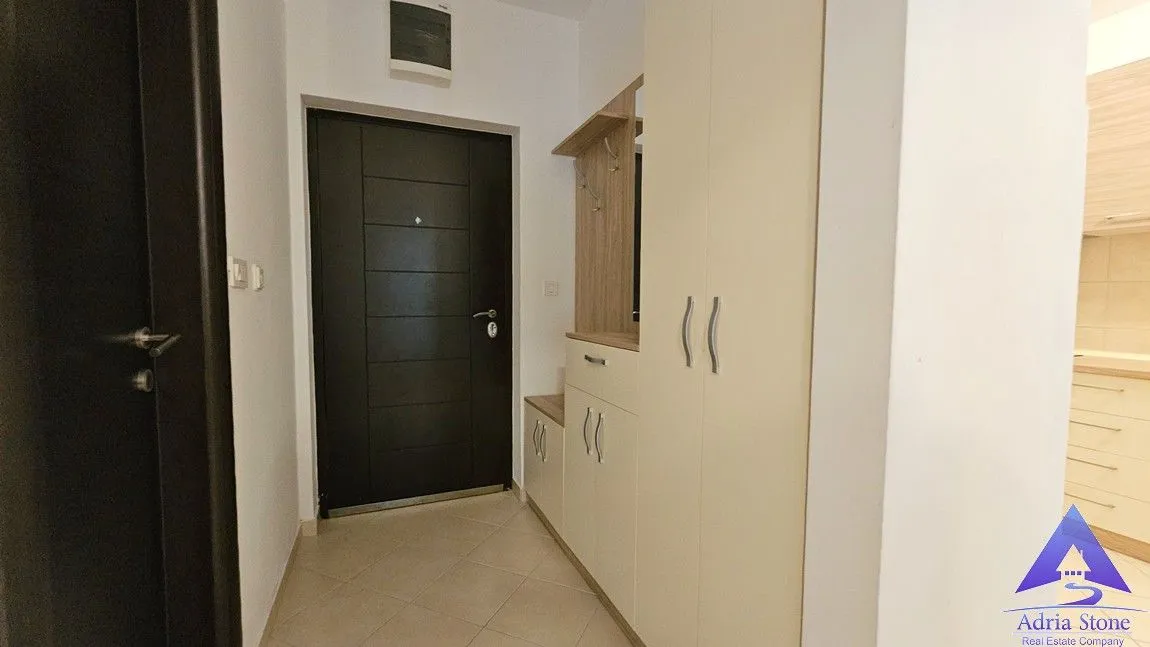 Izdavanje, jednosoban stan, 43m², Lazi, Budva