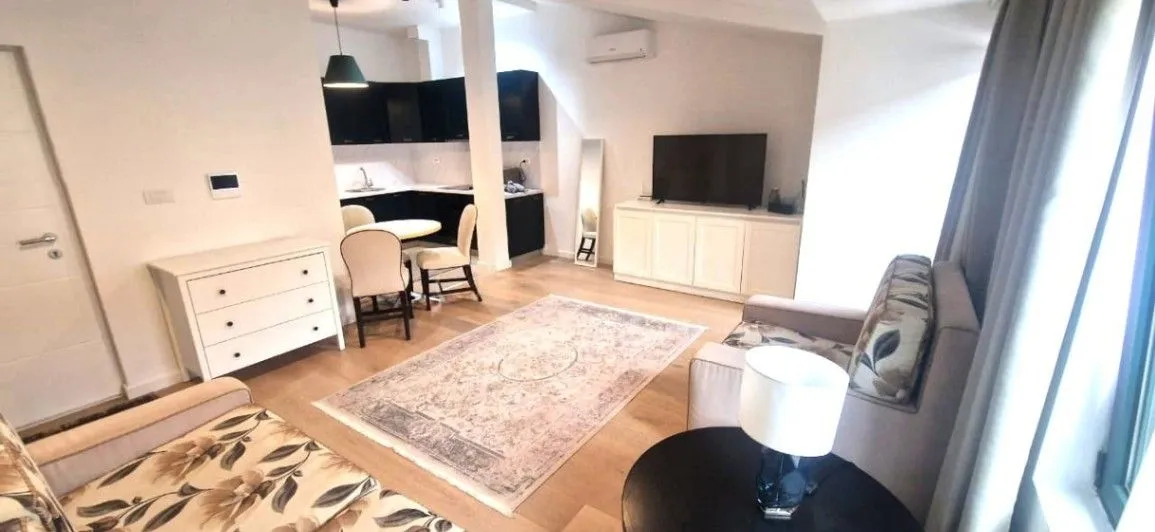 Izdavanje, jednosoban stan, 42m², Centar, Tivat