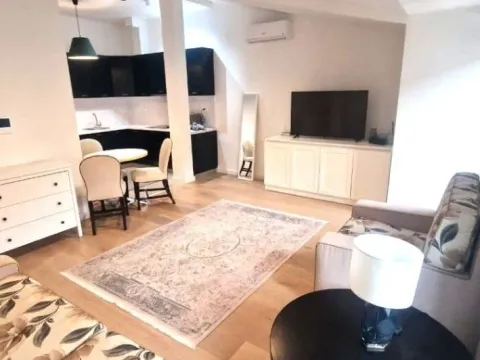 Rent, one bedroom apartment, 42m², Centar, Tivat