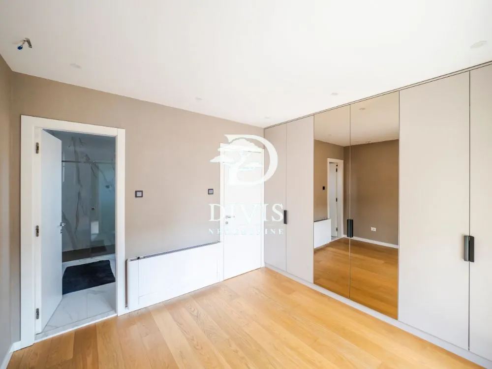 Sale, three bedroom apartment, 78m², Neimar, Vračar Sve Podlokacije