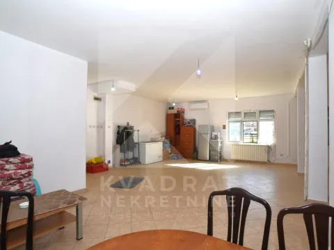 Izdavanje, poslovni prostor, 100m², Zlatica, Podgorica - image 4