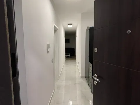 Izdavanje, dvosoban stan, 68m², Bečići, Budva - image 11