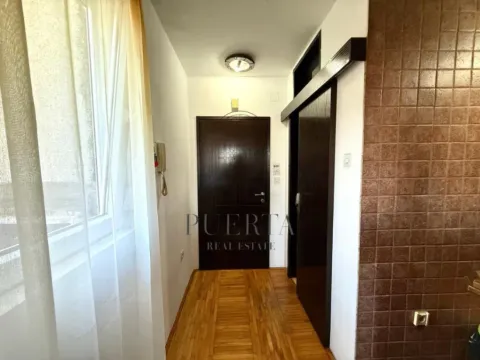 Izdavanje, dvosoban stan, 47m², Blok 5, Podgorica - image 2