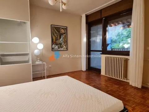 Furnished bedroom with a double bed and access to the terrace. - image 20