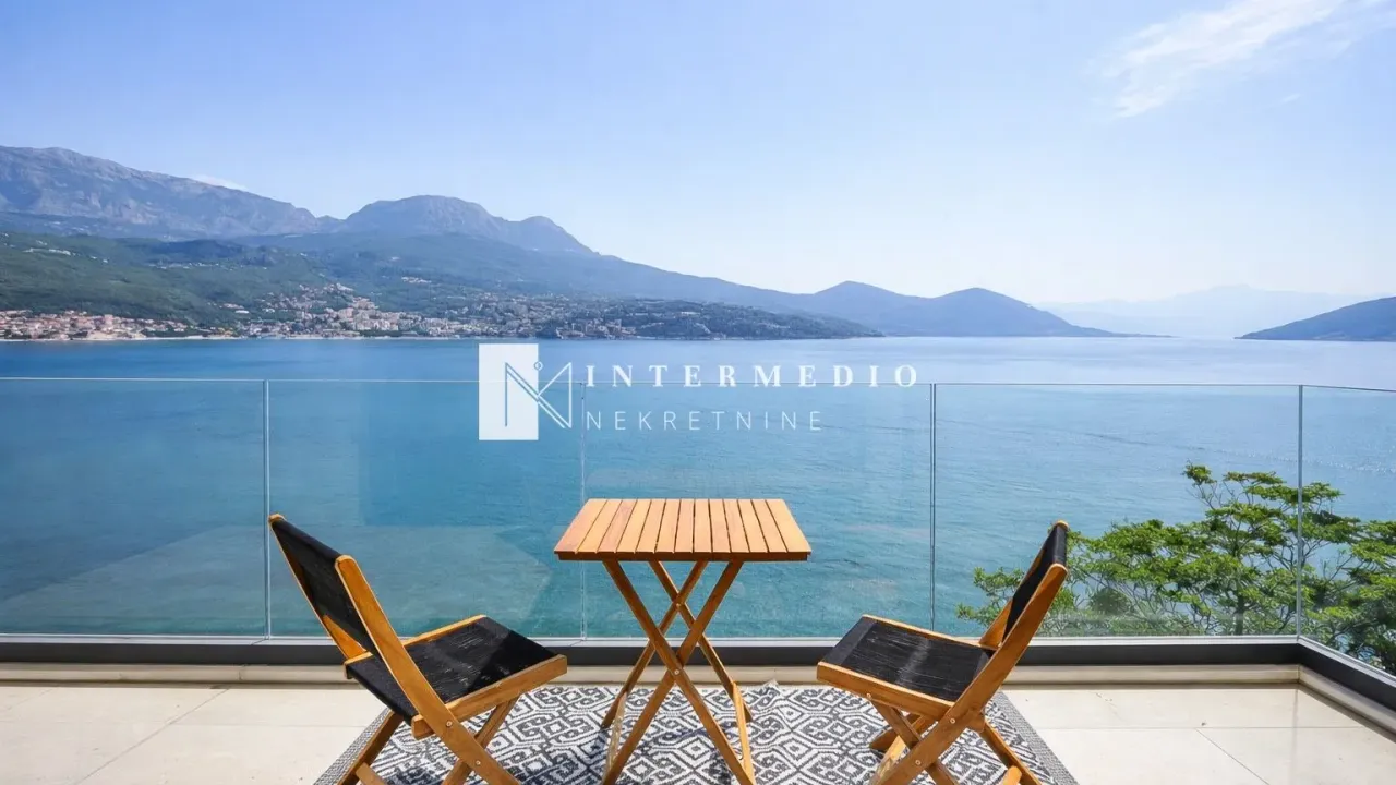 Sale, two bedroom apartment, 59m², Njivice, Herceg Novi