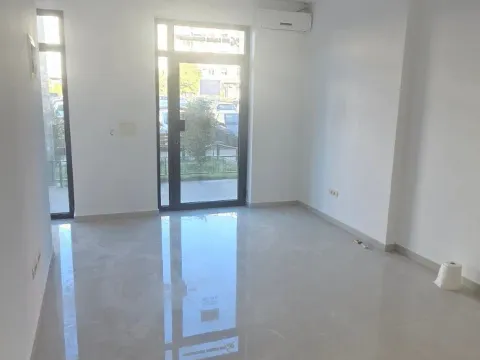 Rent, office space, 30m², Stari Aerodrom, Podgorica - image 1