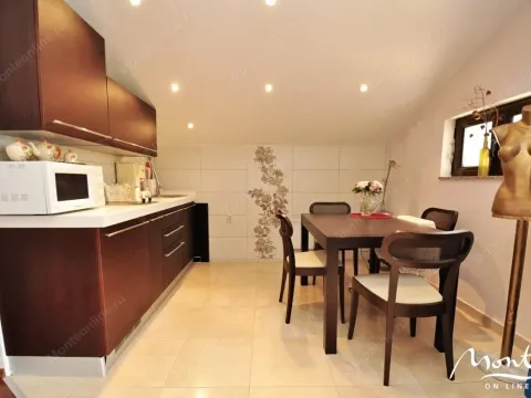 Sale, house, 283m², Tivat, Crna Gora - image 16