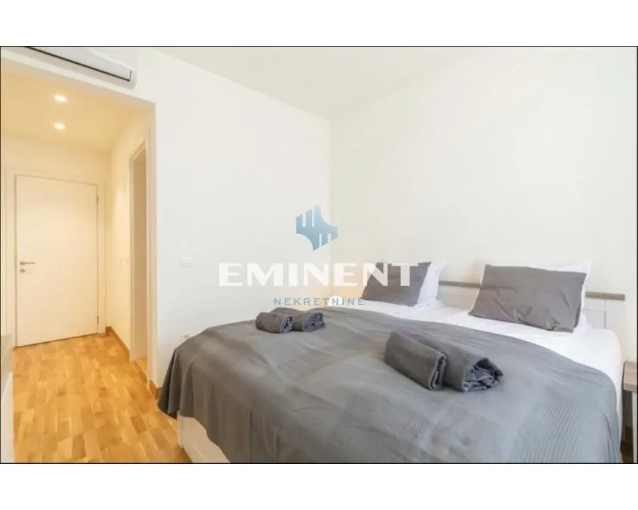 Izdavanje, trosoban stan, 86m², Savski Venac, Beograd