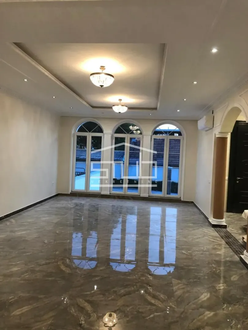 Izdavanje, kuća, 490m², Banovo Brdo, Beograd