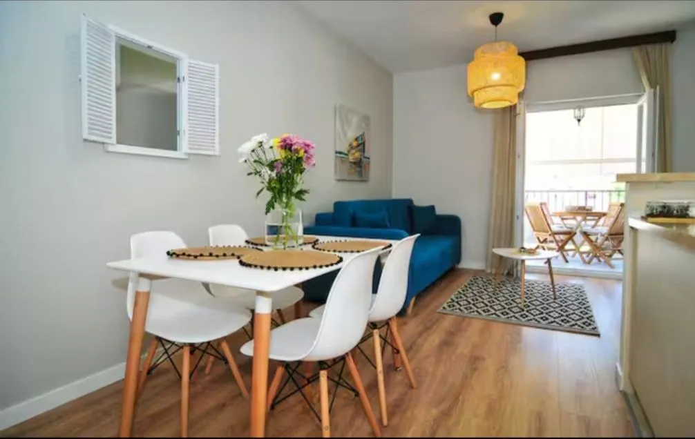 Izdavanje, jednosoban stan, 45m², Kalimanj, Tivat