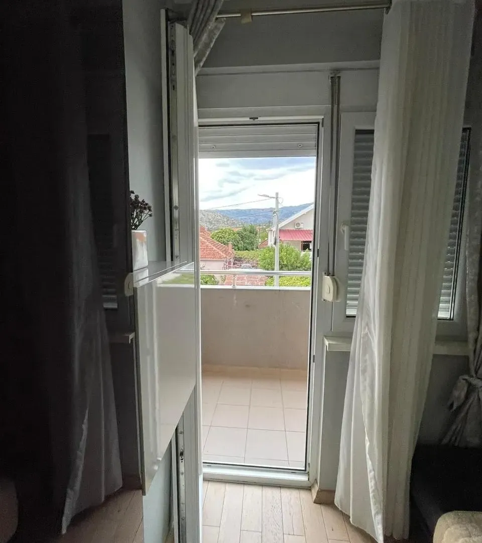 Izdavanje, dvosoban stan, 70m², Zagorič, Podgorica