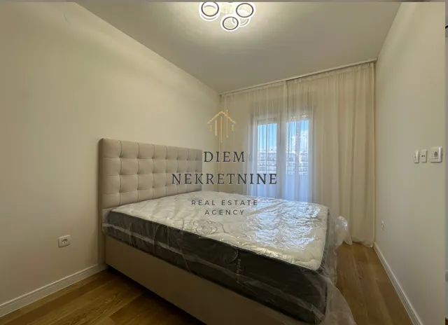 Izdavanje, jednosoban stan, 49m², Central Point, Podgorica