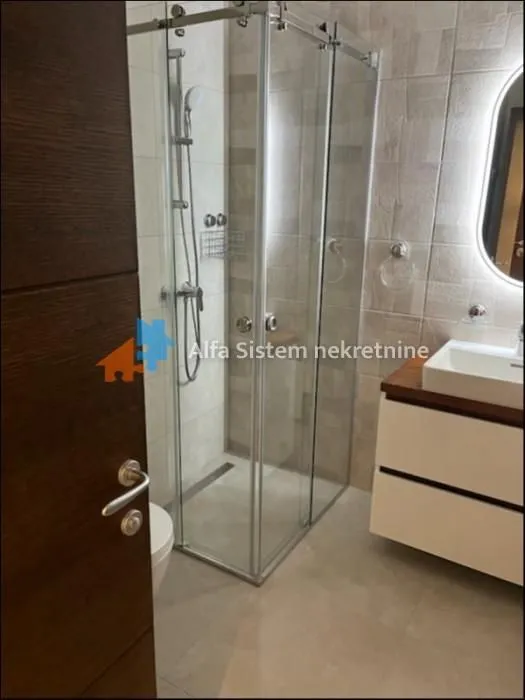 Izdavanje, trosoban stan, 80m², Čubura, Beograd