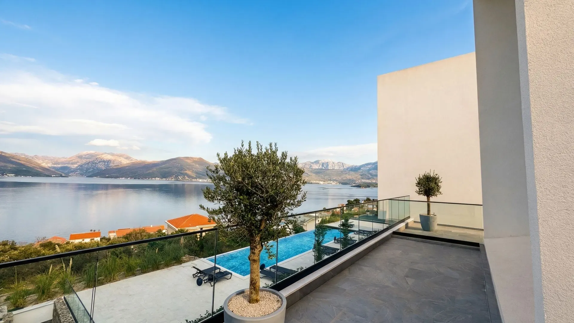 Prodaja, dvosoban stan, 150m², Krašići, Tivat