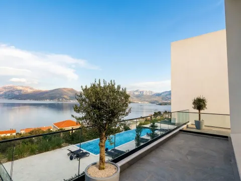 Prodaja, dvosoban stan, 150m², Krašići, Tivat - image 1