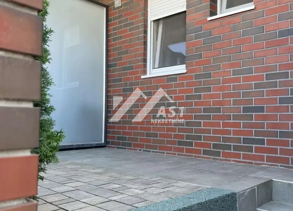 Prodaja, četvorosoban stan, 73m², Karagača, Petrovaradin