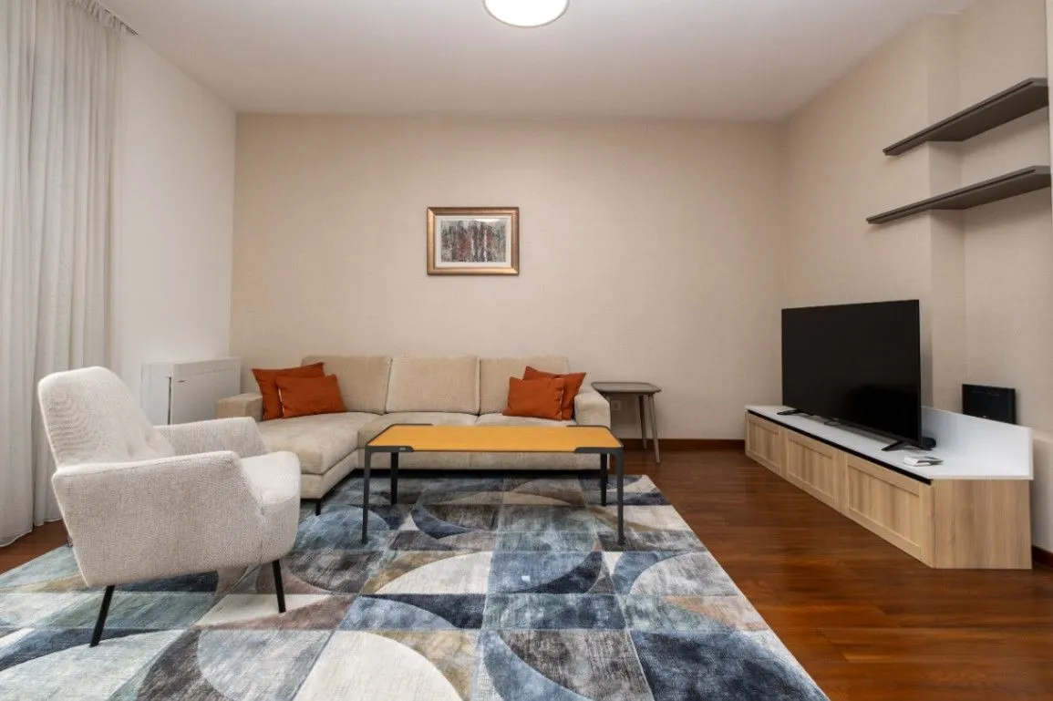 Izdavanje, četvorosoban stan, 127m², Master Kvart, Podgorica