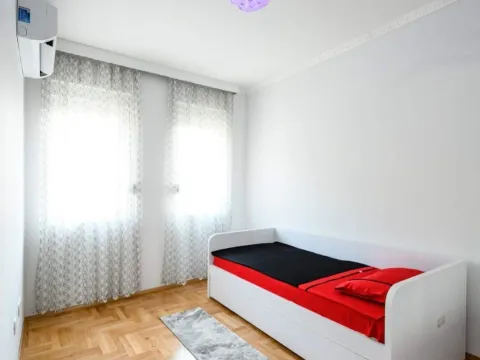 Rent, two bedroom apartment, 65m², Stari Aerodrom, Podgorica - image 4