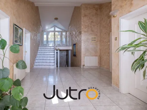 Sale, house, 930m², Podgorica, Crna Gora - image 2