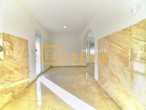 Izdavanje, kuća, 400m², Stari Aerodrom, Podgorica - image 4