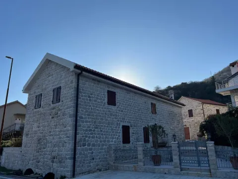 Prodaja, kuća, 336m², Kamenari, Herceg Novi - image 1