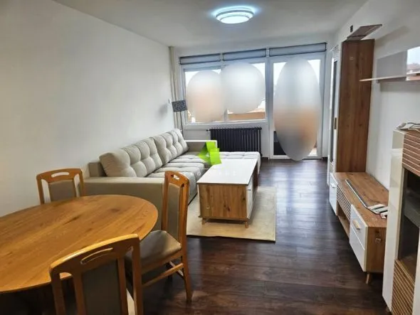 Prodaja, trosoban stan, 70m², Medijana, Niš