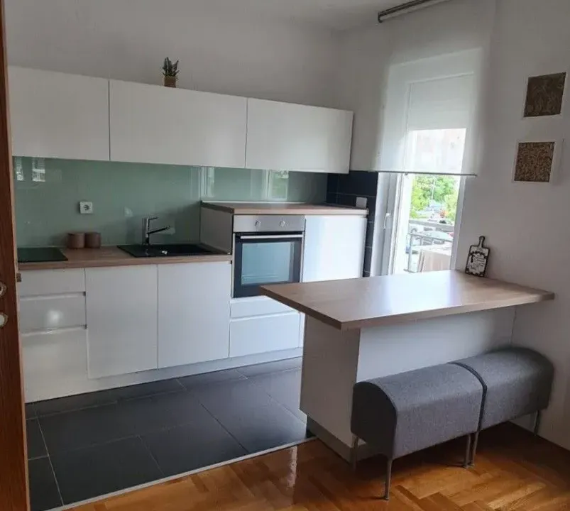 Izdavanje, jednosoban stan, 50m², Stari Aerodrom, Podgorica