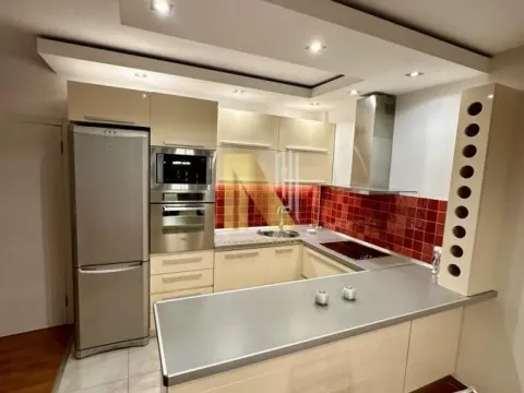 Izdavanje, kuća, 250m², Lipov gaj, Novi Sad Sve Podlokacije - image 8