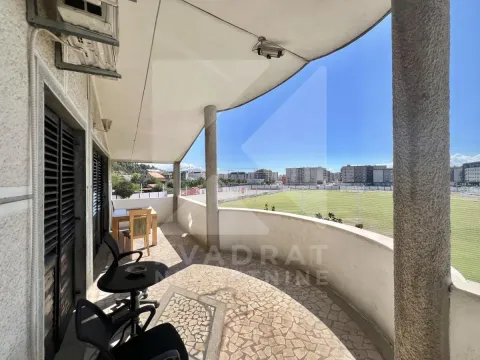 Spacious covered terrace with seating furniture and city view. - image 10