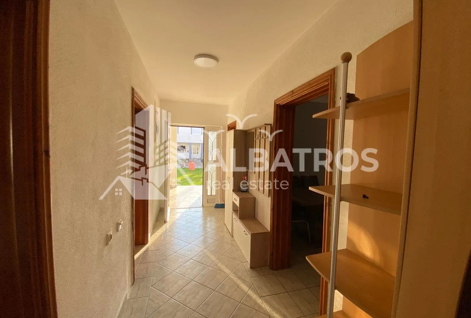 Izdavanje, dvosoban stan, 70m², Bjeliši, Bar