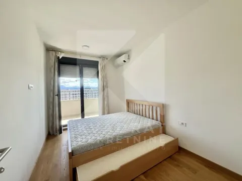 Bedroom with a double bed and access to the terrace. - image 5