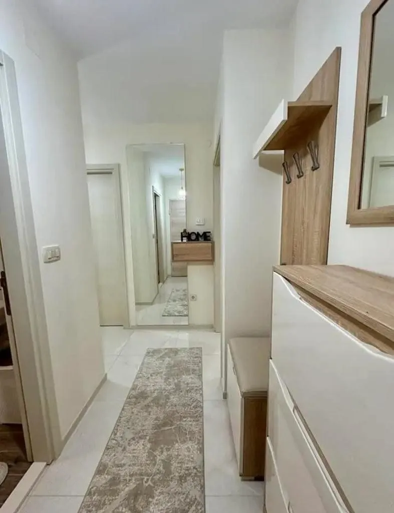 Izdavanje, dvosoban stan, 60m², City Kej, Podgorica