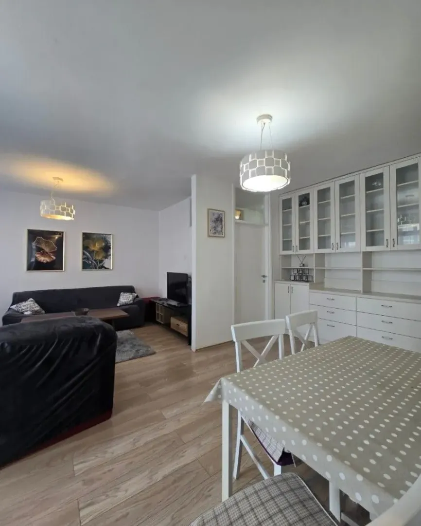 Izdavanje, dvosoban stan, 69m², Preko Morače, Podgorica