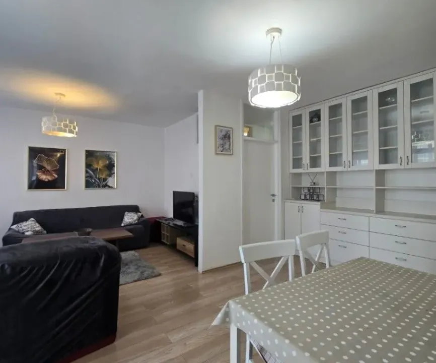 Izdavanje, dvosoban stan, 69m², Preko Morače, Podgorica