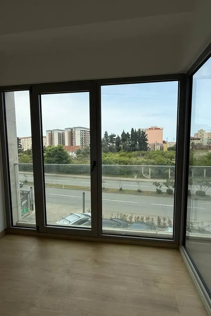 Sale, two bedroom apartment, 74m², Centar, Bar