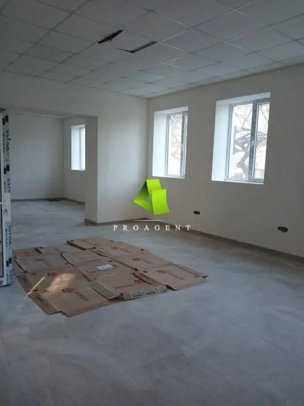 Rent, office space, 326m², Medijana, Niš