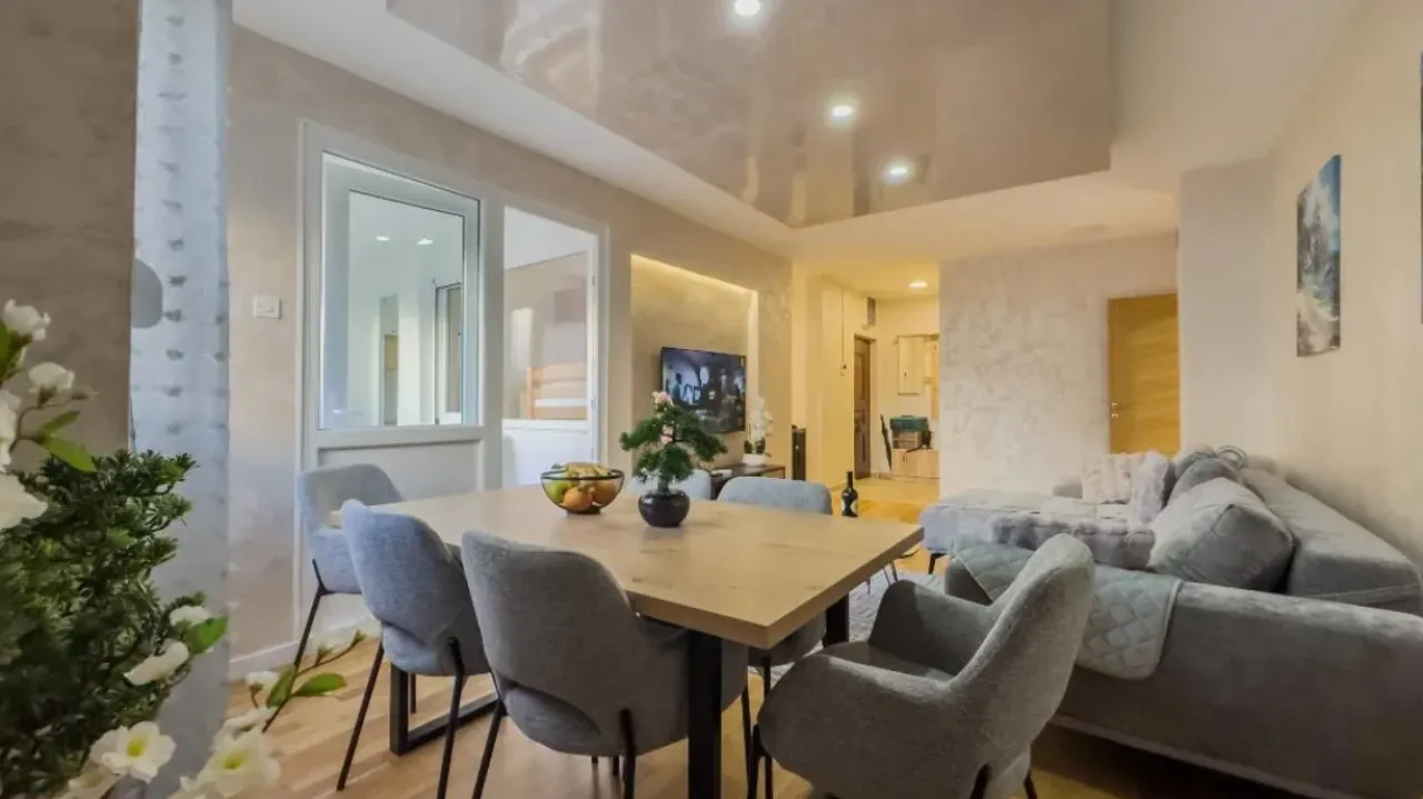 Prodaja, dvosoban stan, 68m², Tivat, Crna Gora