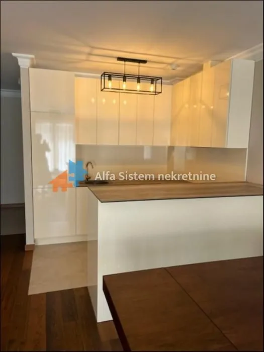 Izdavanje, trosoban stan, 80m², Čubura, Beograd