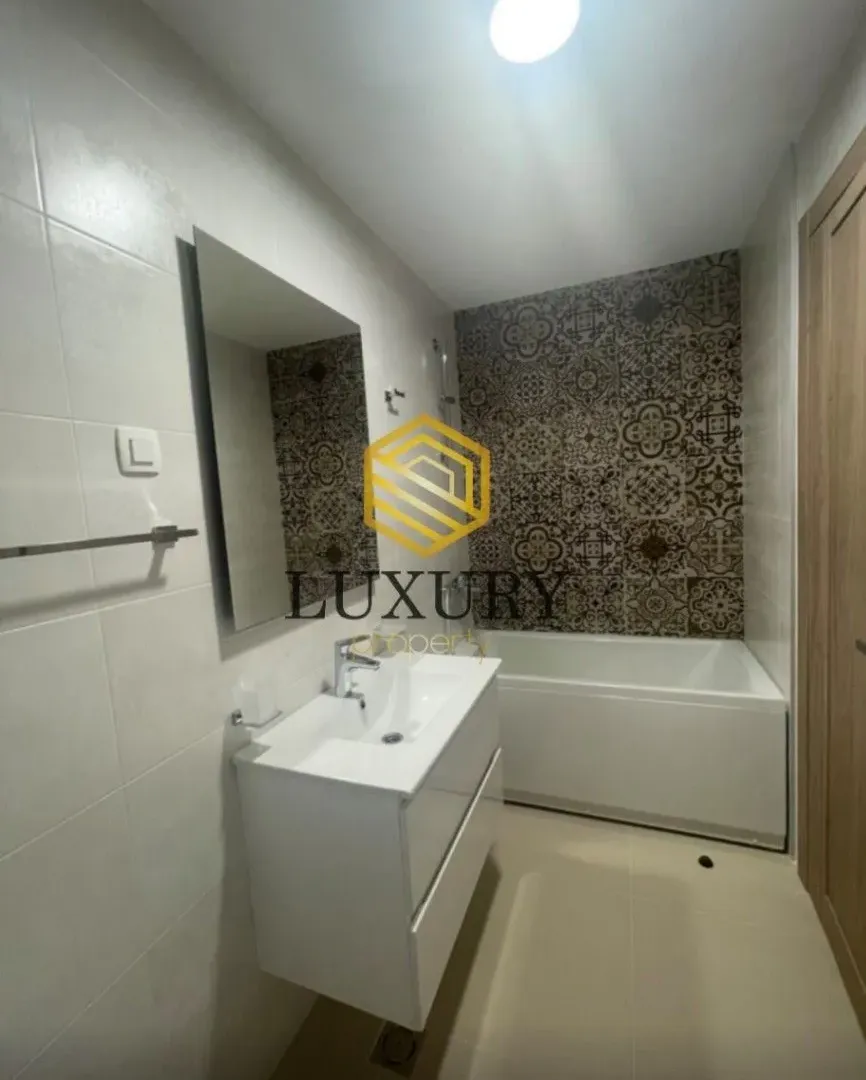 Izdavanje, dvosoban stan, 70m², Master Kvart, Podgorica