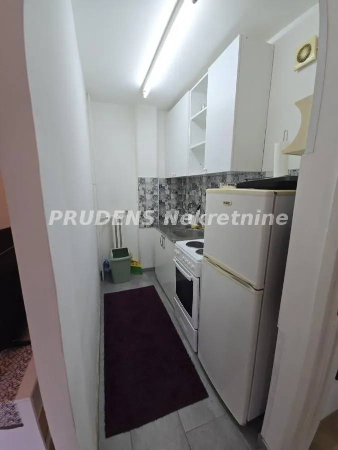 Izdavanje, jednosoban stan, 28m², Rakovica, Beograd