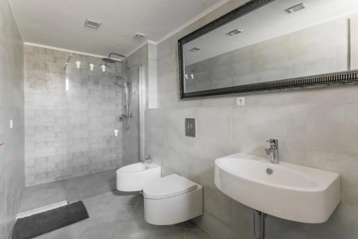 Prodaja, kuća, 240m², Krašići, Tivat