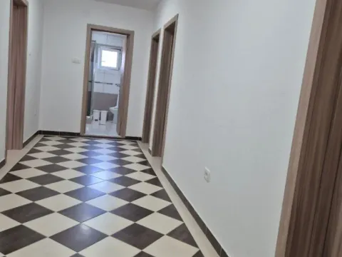 Izdavanje, kuća, 140m², Kokoti, Podgorica - image 3