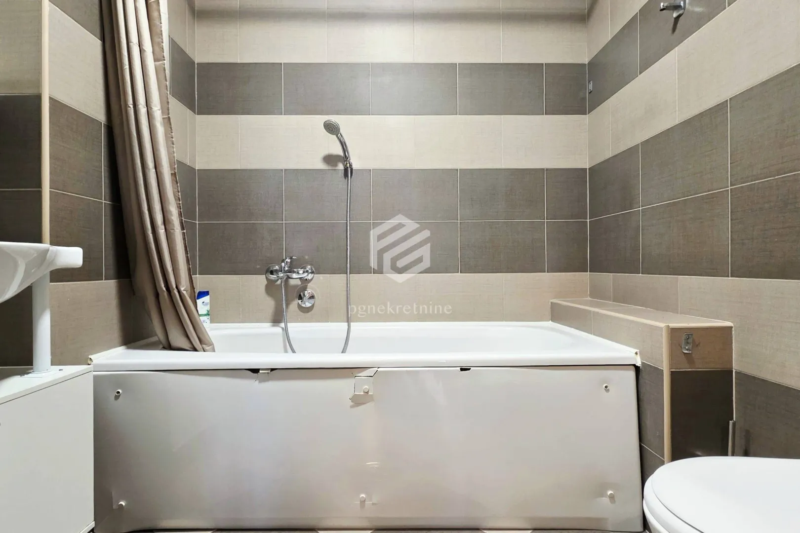 Izdavanje, dvosoban stan, 58m², Tuški Put, Podgorica
