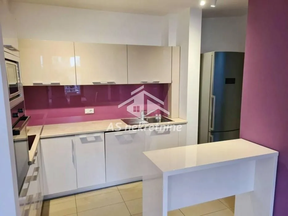 Izdavanje, trosoban stan, 82m², Vračar Hram, Vračar Sve Podlokacije